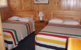 Totem Lodge Sioux Narrows